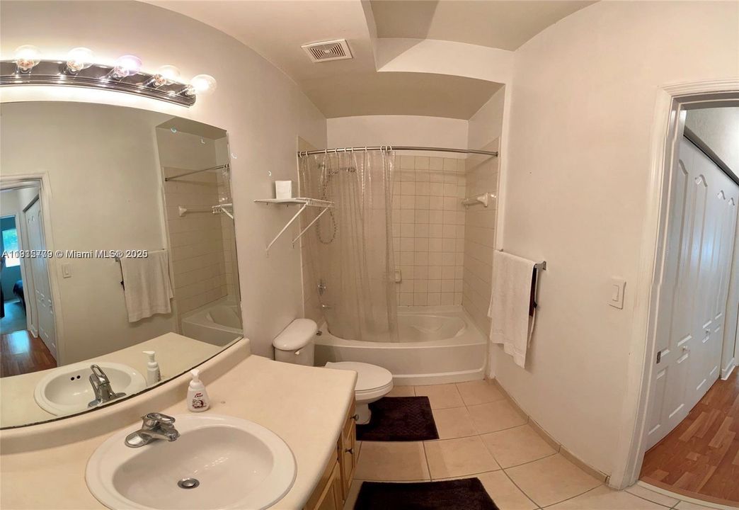 For Sale: $340,000 (2 beds, 1 baths, 842 Square Feet)