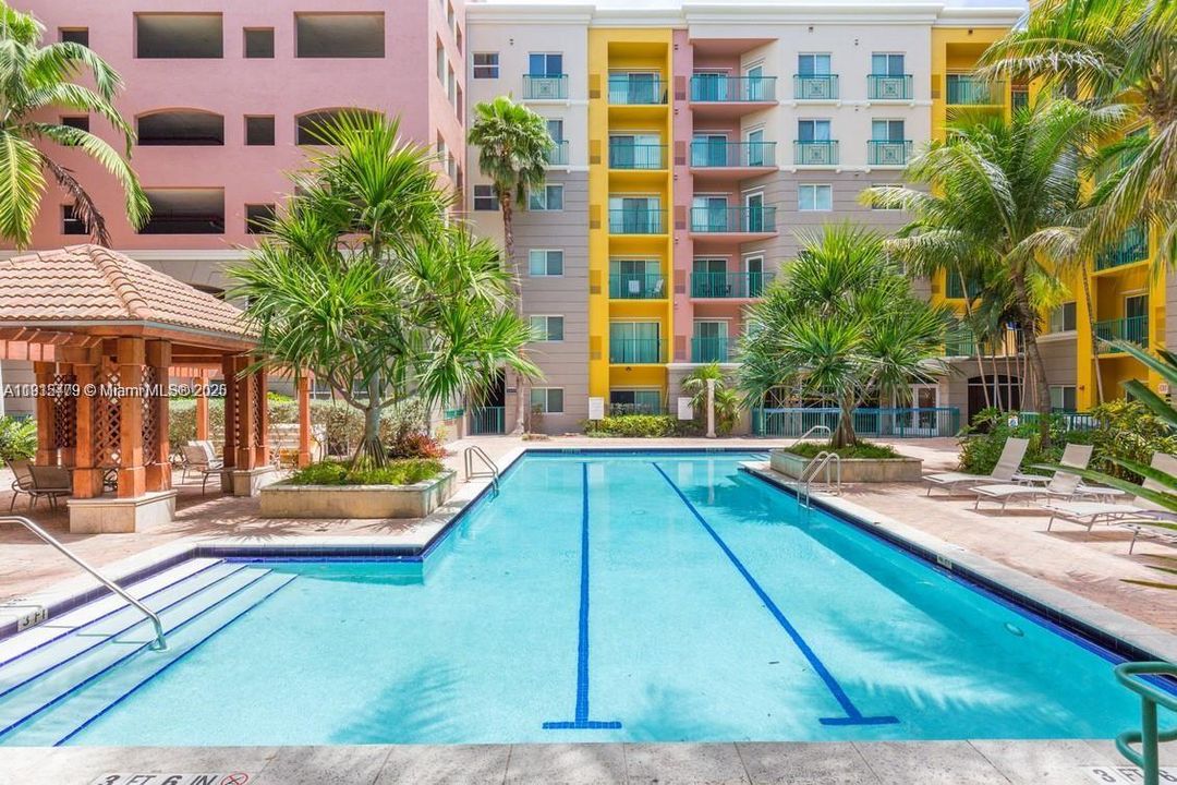 For Sale: $340,000 (2 beds, 1 baths, 842 Square Feet)