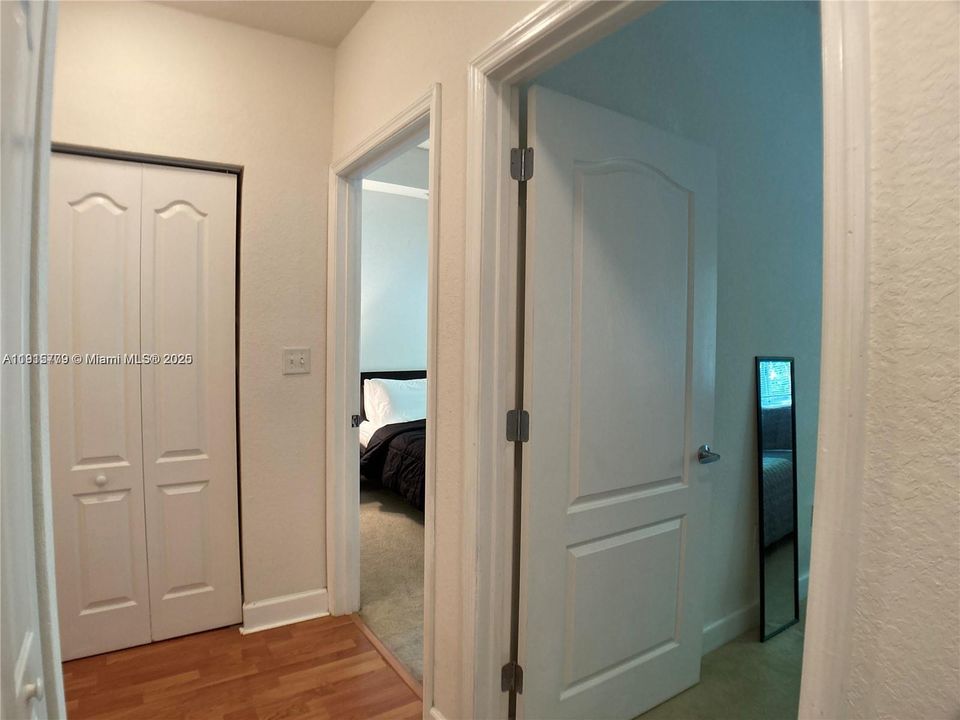 For Sale: $340,000 (2 beds, 1 baths, 842 Square Feet)