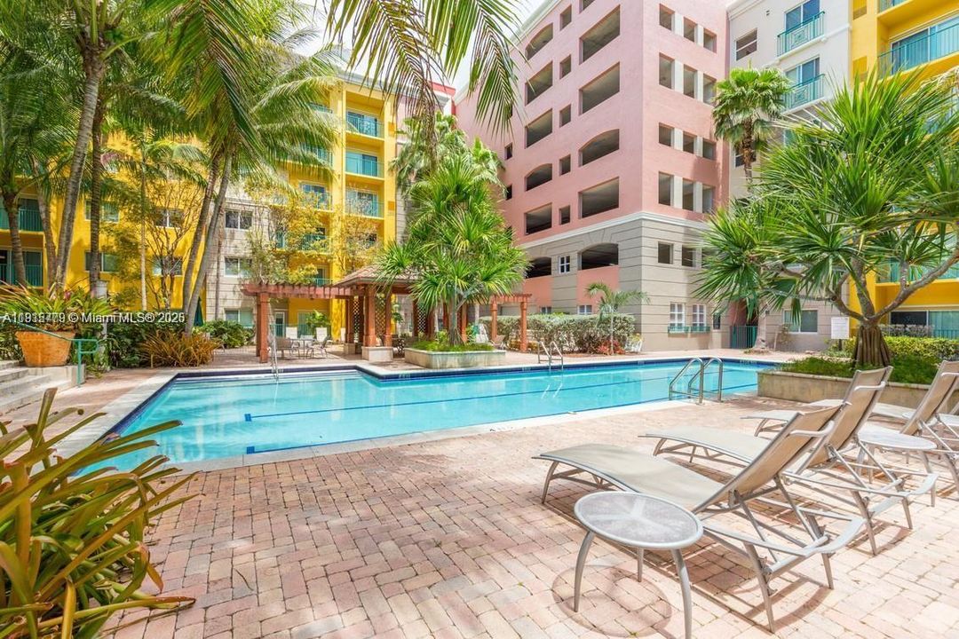 For Sale: $340,000 (2 beds, 1 baths, 842 Square Feet)