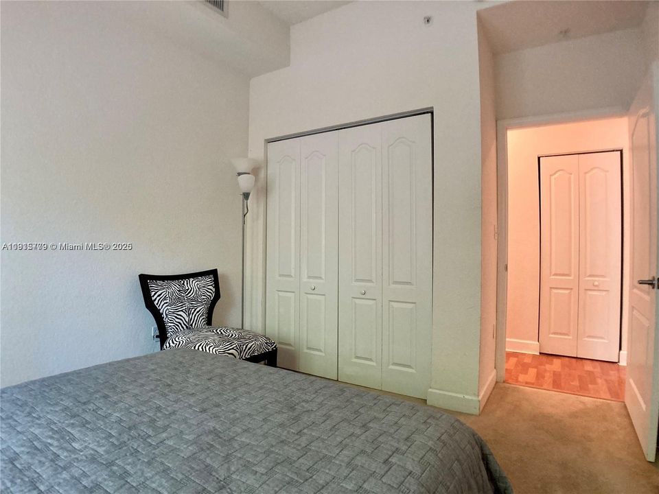 For Sale: $340,000 (2 beds, 1 baths, 842 Square Feet)