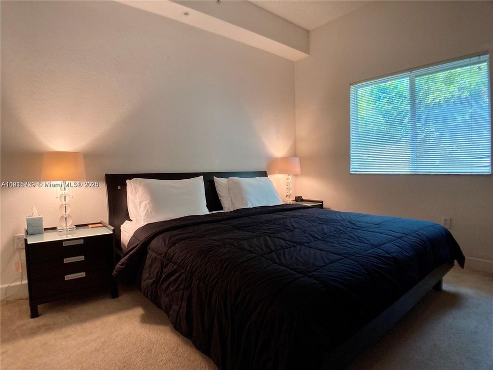 For Sale: $340,000 (2 beds, 1 baths, 842 Square Feet)