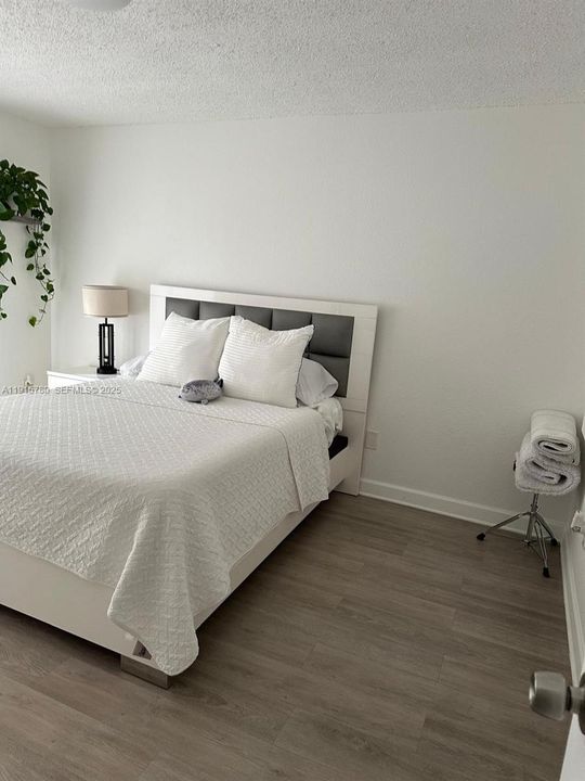 For Sale: $298,999 (2 beds, 2 baths, 1106 Square Feet)