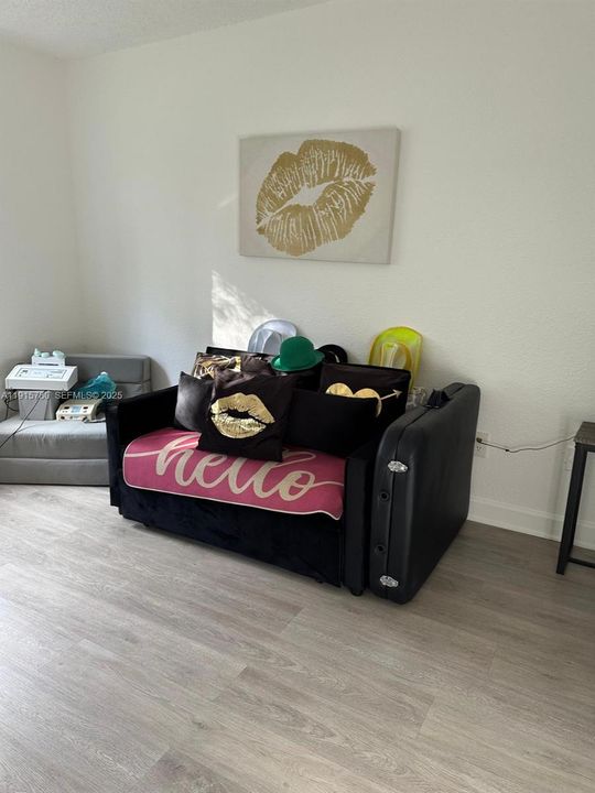 For Sale: $298,999 (2 beds, 2 baths, 1106 Square Feet)