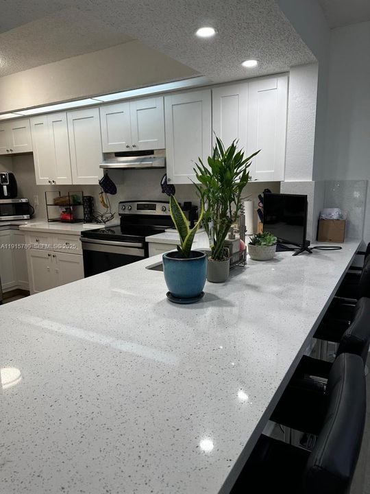 For Sale: $298,999 (2 beds, 2 baths, 1106 Square Feet)