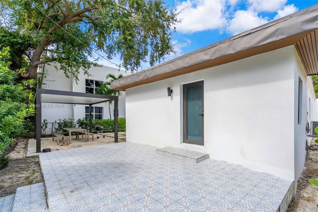 For Sale: $1,395,000 (4 beds, 3 baths, 2140 Square Feet)