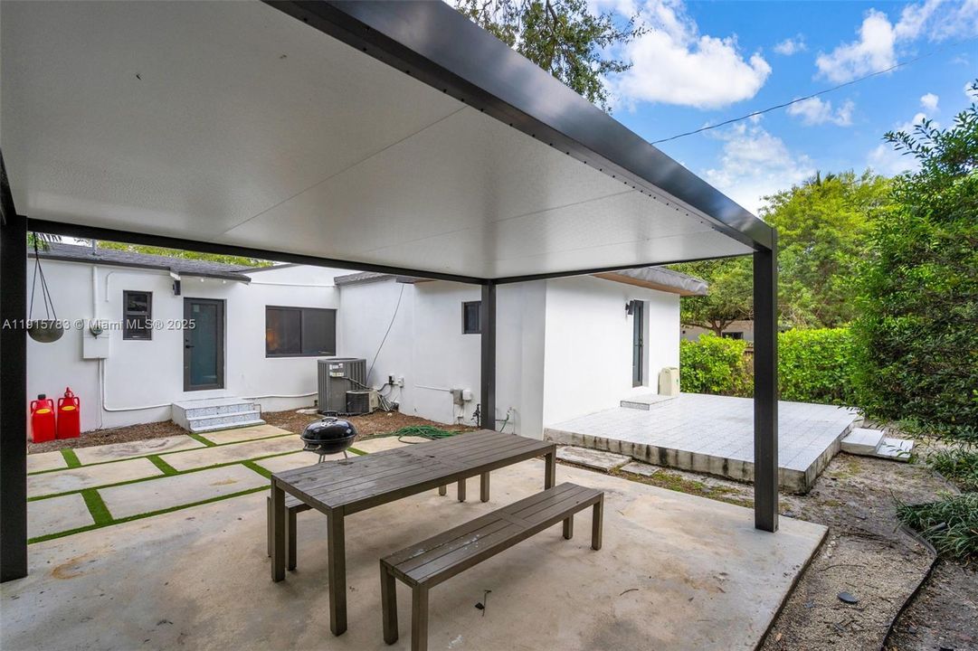 For Sale: $1,395,000 (4 beds, 3 baths, 2140 Square Feet)