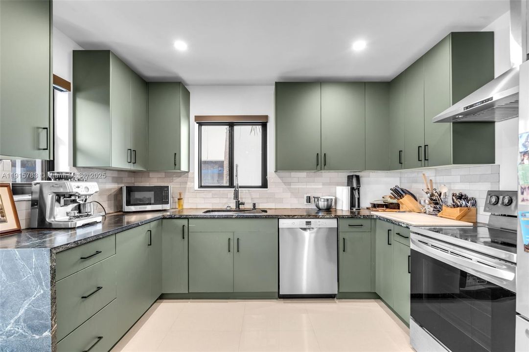 For Sale: $1,395,000 (4 beds, 3 baths, 2140 Square Feet)