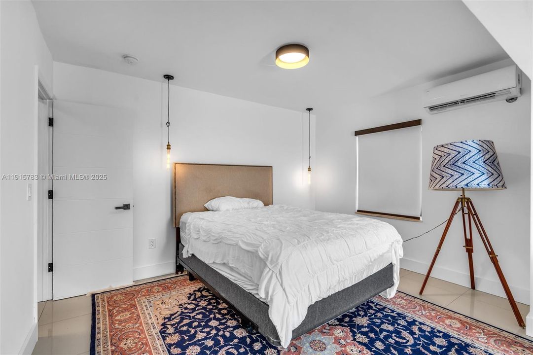 For Sale: $1,395,000 (4 beds, 3 baths, 2140 Square Feet)