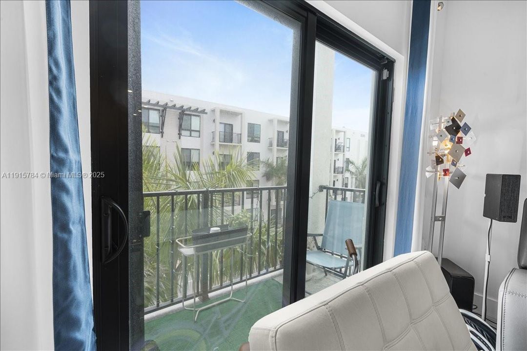 For Sale: $525,000 (3 beds, 2 baths, 1124 Square Feet)