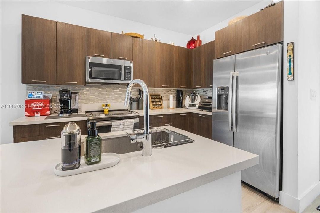 For Sale: $525,000 (3 beds, 2 baths, 1124 Square Feet)