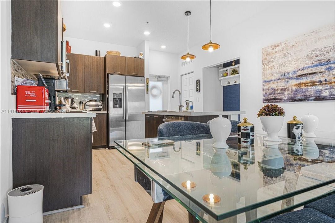 For Sale: $525,000 (3 beds, 2 baths, 1124 Square Feet)