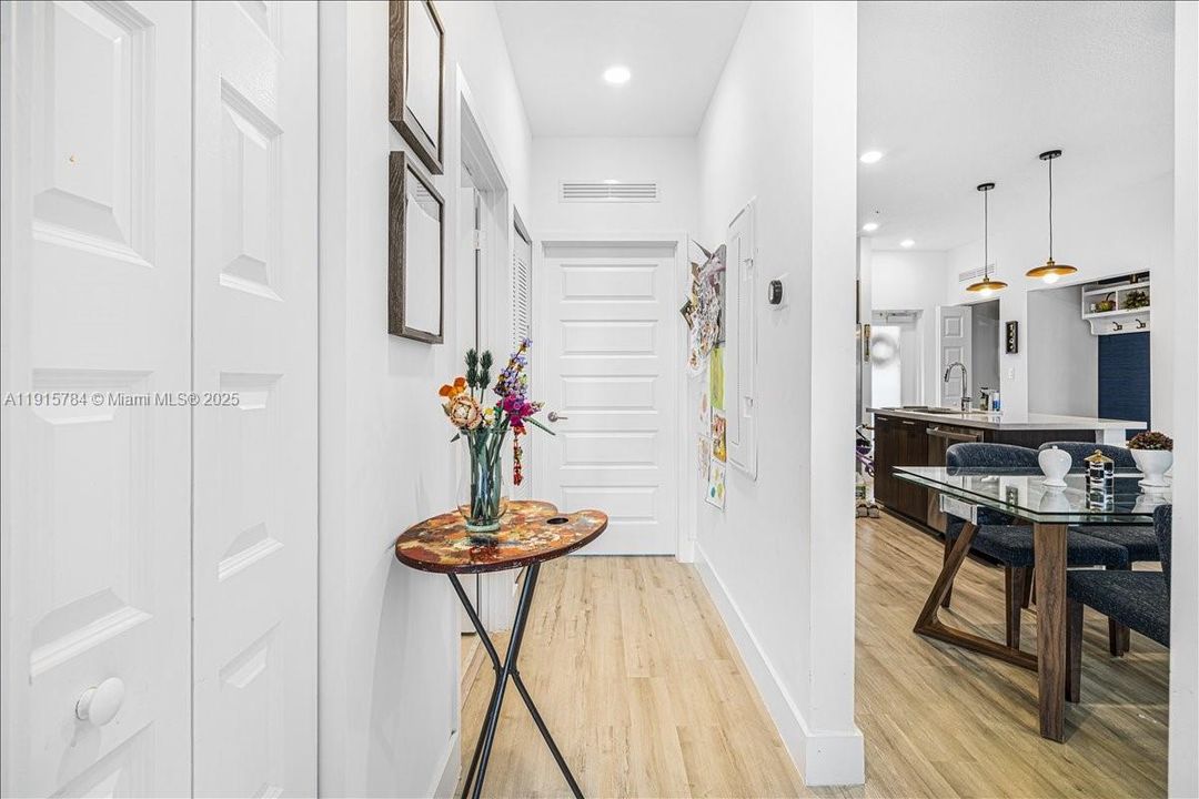 For Sale: $525,000 (3 beds, 2 baths, 1124 Square Feet)