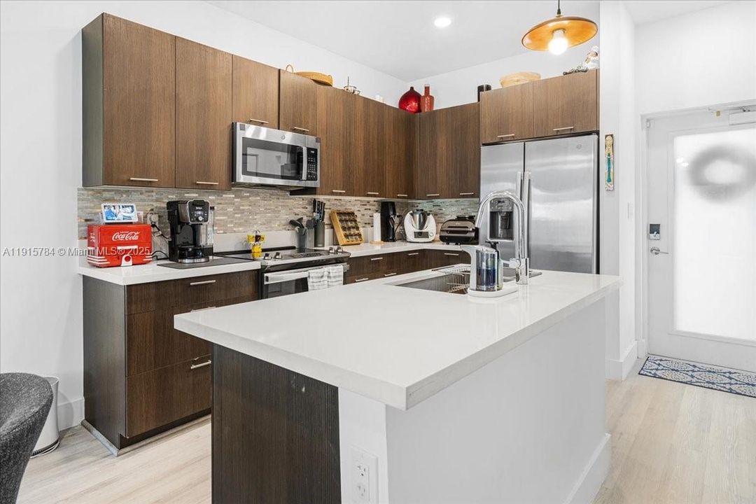 For Sale: $525,000 (3 beds, 2 baths, 1124 Square Feet)