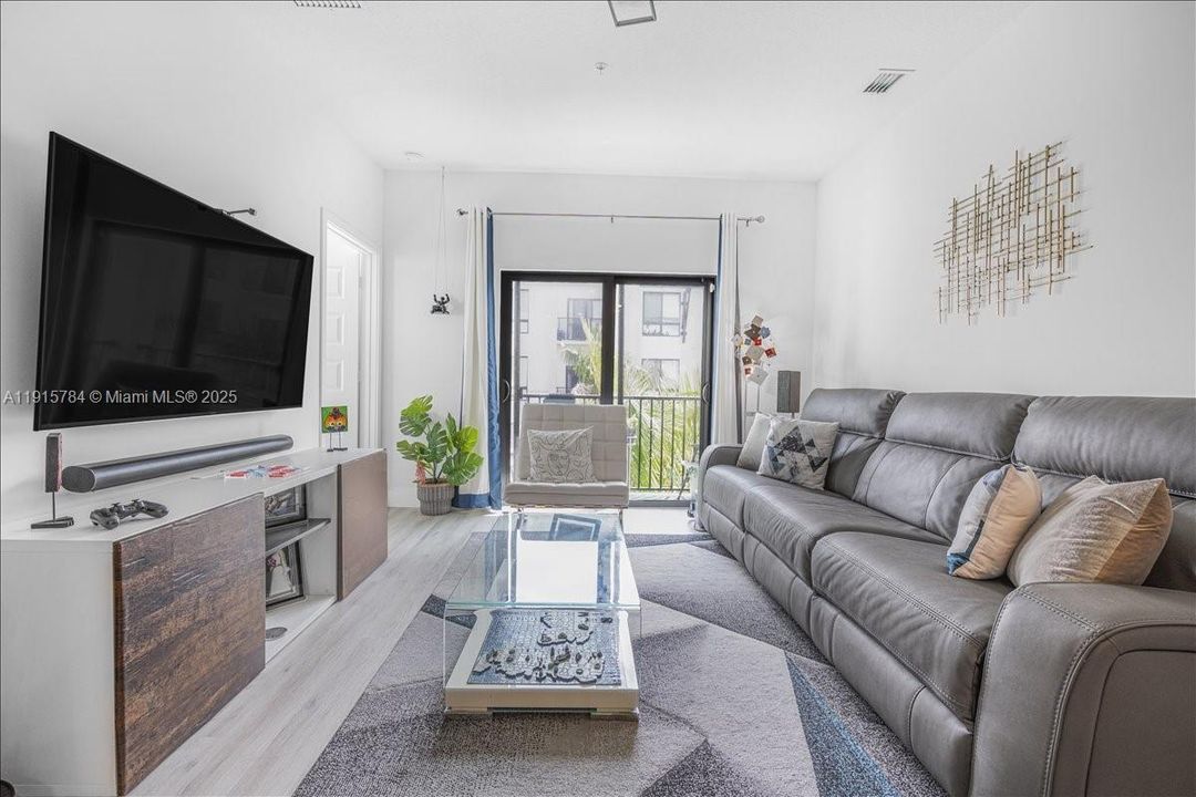 For Sale: $525,000 (3 beds, 2 baths, 1124 Square Feet)