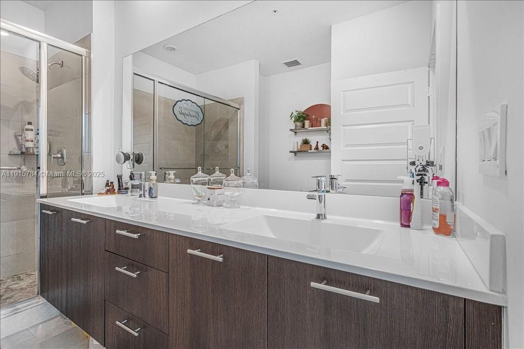 For Sale: $525,000 (3 beds, 2 baths, 1124 Square Feet)