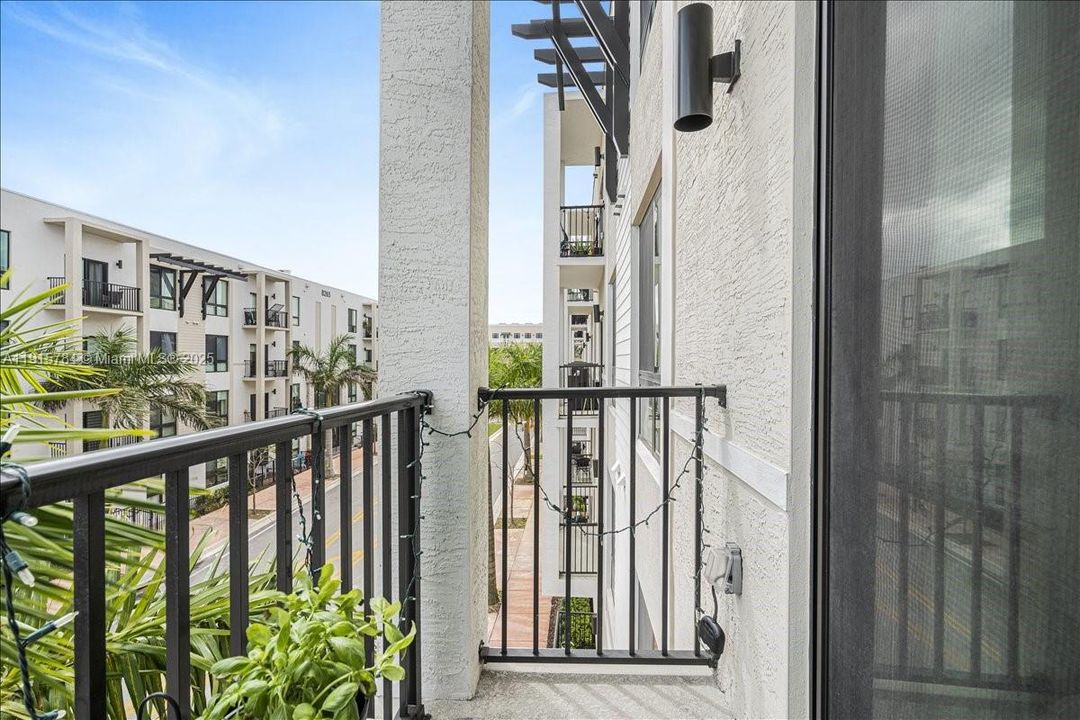 For Sale: $525,000 (3 beds, 2 baths, 1124 Square Feet)