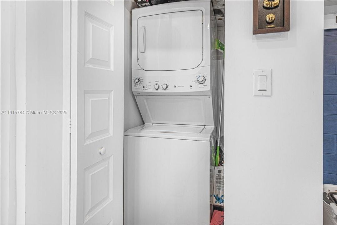 For Sale: $525,000 (3 beds, 2 baths, 1124 Square Feet)