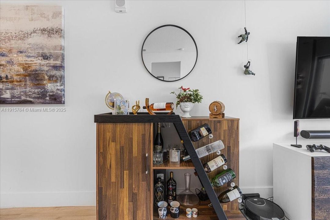 For Sale: $525,000 (3 beds, 2 baths, 1124 Square Feet)