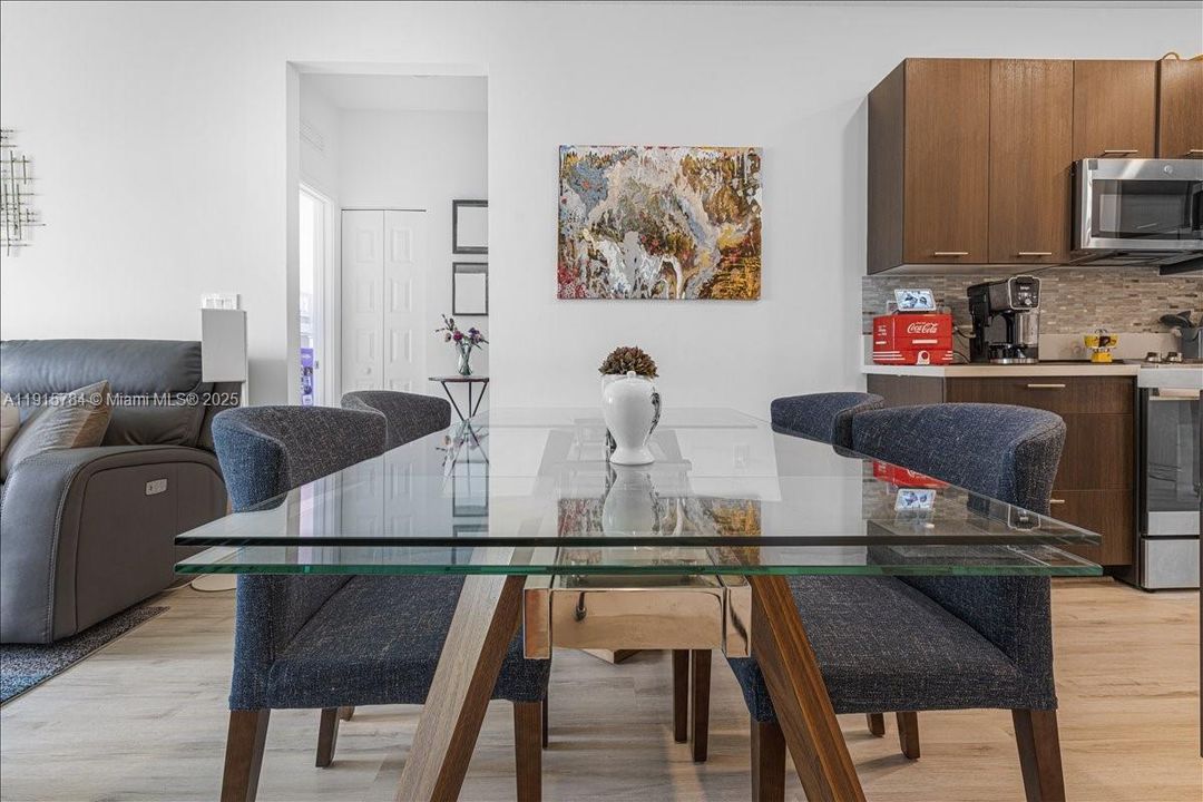 For Sale: $525,000 (3 beds, 2 baths, 1124 Square Feet)