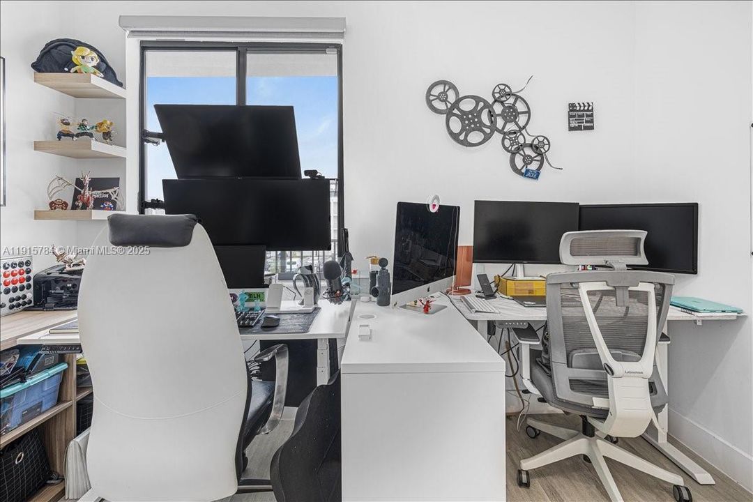 For Sale: $525,000 (3 beds, 2 baths, 1124 Square Feet)