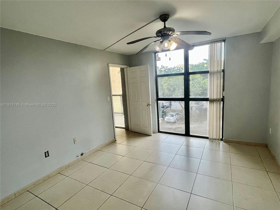 For Rent: $2,000 (2 beds, 2 baths, 898 Square Feet)