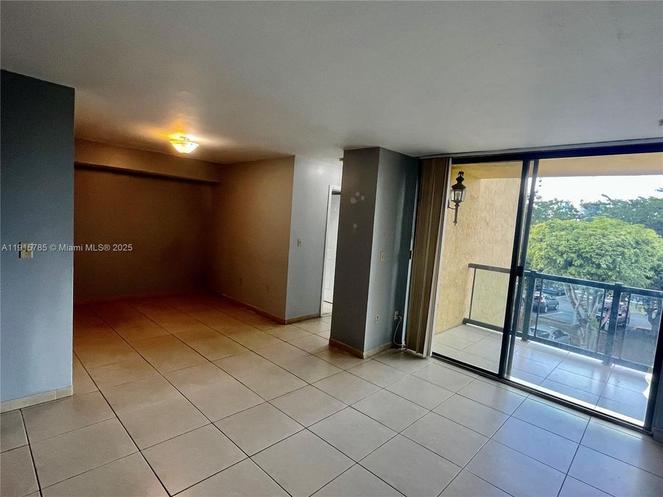 For Rent: $2,000 (2 beds, 2 baths, 898 Square Feet)