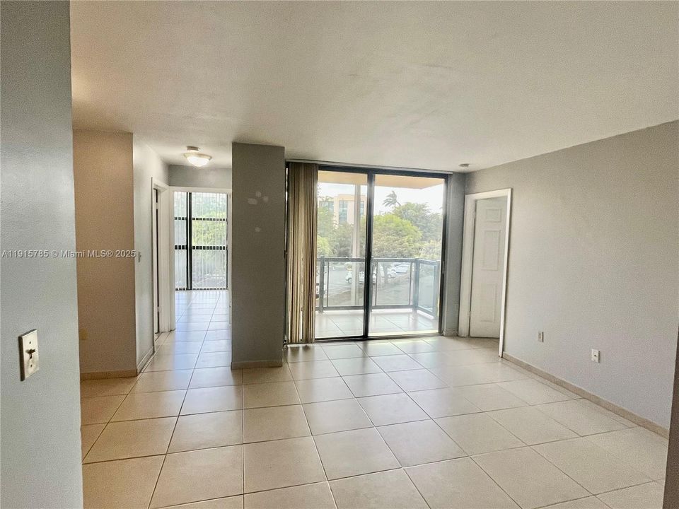 For Rent: $2,000 (2 beds, 2 baths, 898 Square Feet)