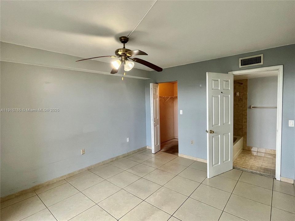 For Rent: $2,000 (2 beds, 2 baths, 898 Square Feet)