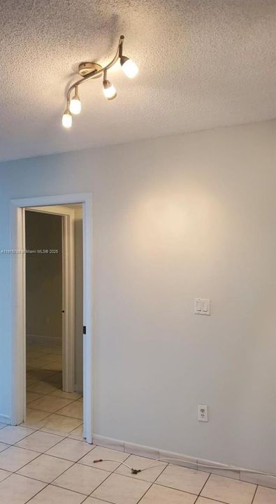 待售: $340,000 (2 贝兹, 2 浴室, 937 平方英尺)