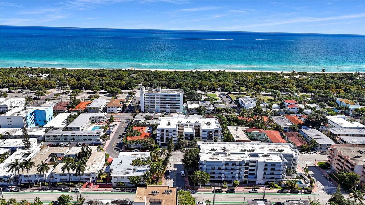 Active With Contract: $439,000 (2 beds, 2 baths, 1051 Square Feet)