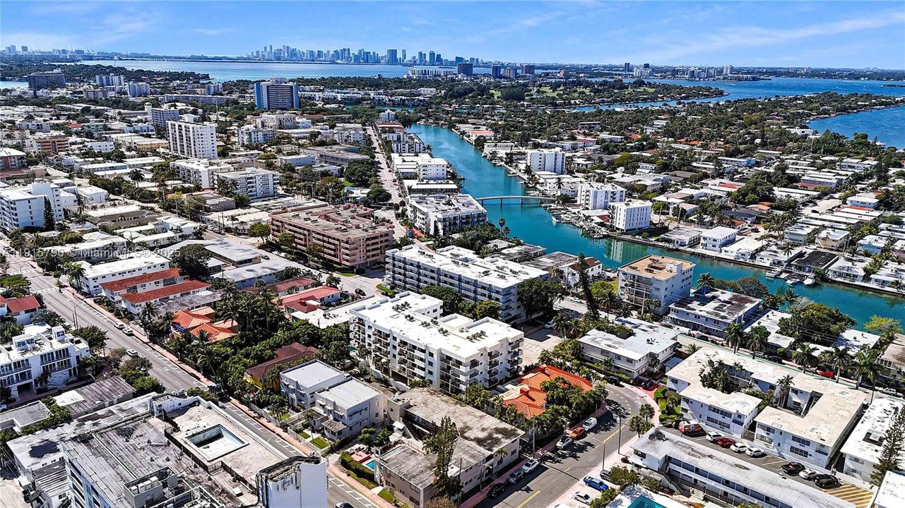 Active With Contract: $439,000 (2 beds, 2 baths, 1051 Square Feet)