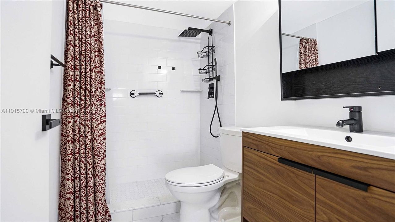 Active With Contract: $439,000 (2 beds, 2 baths, 1051 Square Feet)