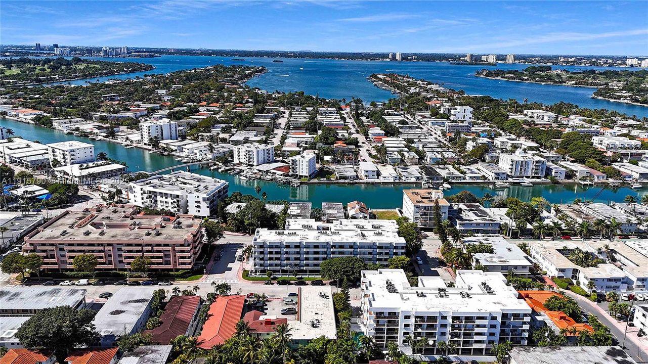 Active With Contract: $439,000 (2 beds, 2 baths, 1051 Square Feet)