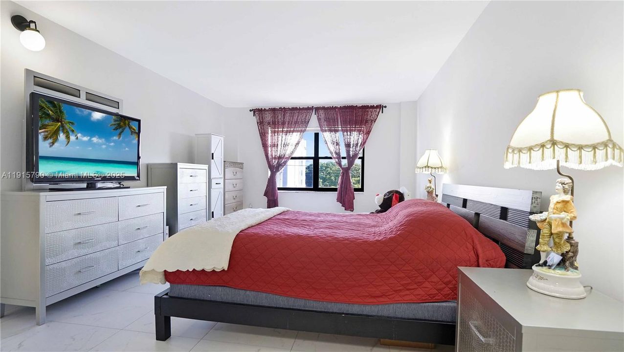 Active With Contract: $439,000 (2 beds, 2 baths, 1051 Square Feet)