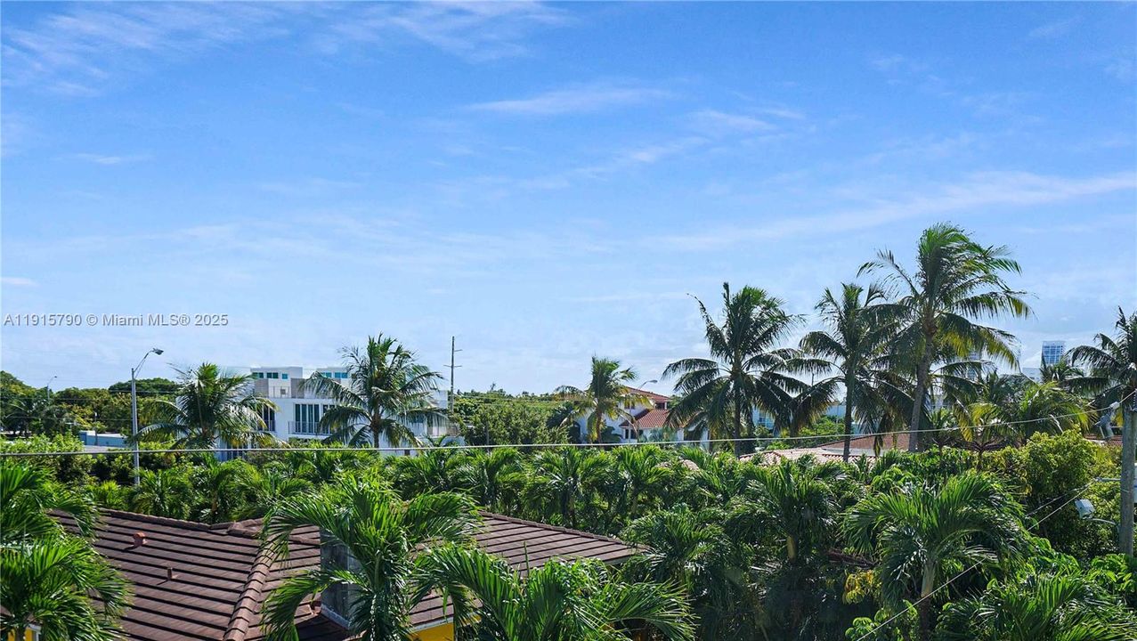 Active With Contract: $439,000 (2 beds, 2 baths, 1051 Square Feet)