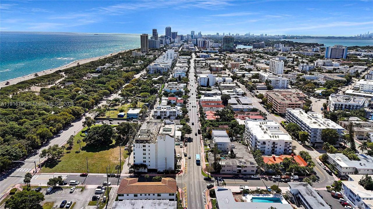 Active With Contract: $439,000 (2 beds, 2 baths, 1051 Square Feet)