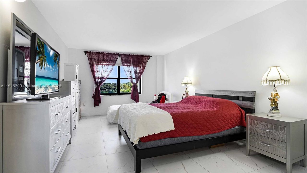 Active With Contract: $439,000 (2 beds, 2 baths, 1051 Square Feet)