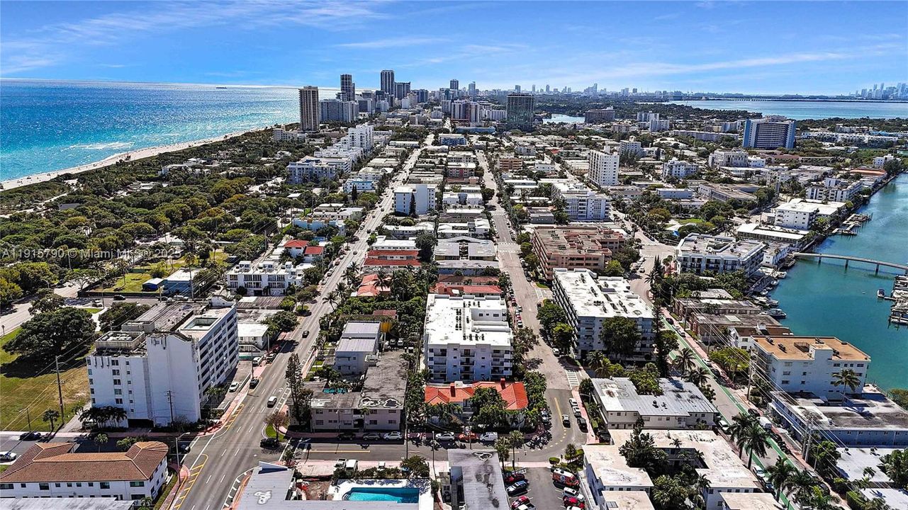 Active With Contract: $439,000 (2 beds, 2 baths, 1051 Square Feet)