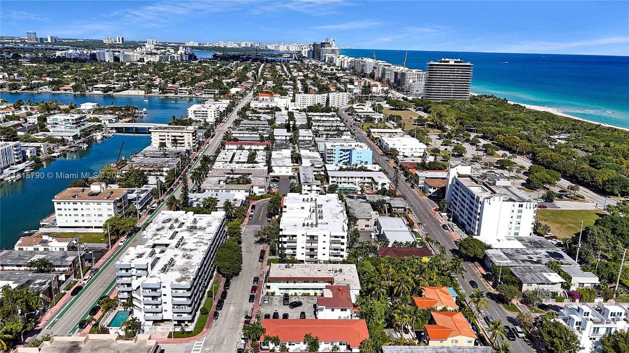 Active With Contract: $439,000 (2 beds, 2 baths, 1051 Square Feet)