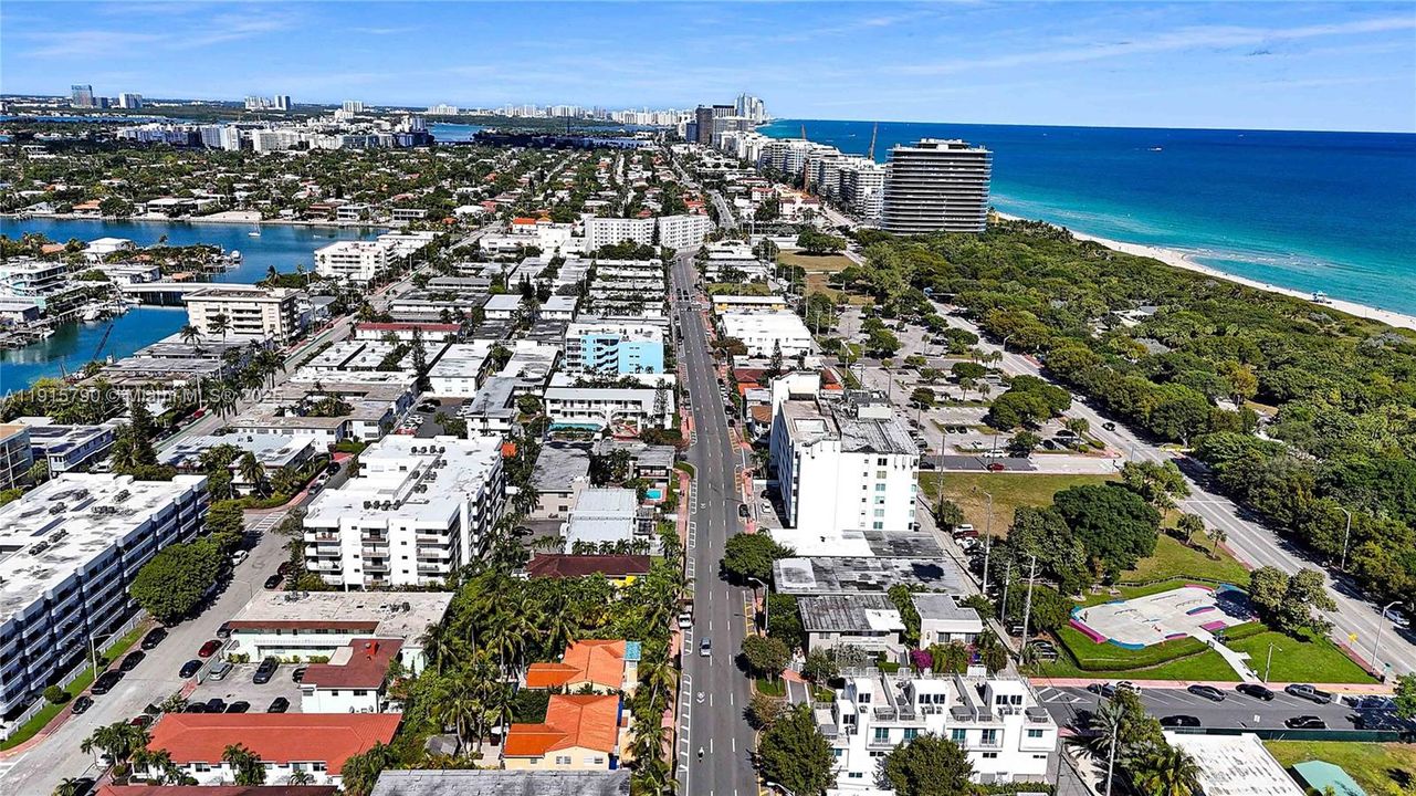 Active With Contract: $439,000 (2 beds, 2 baths, 1051 Square Feet)