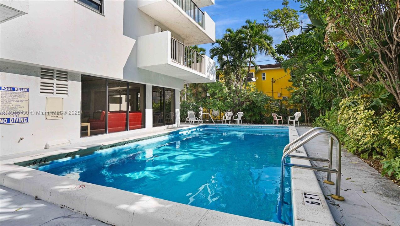 Active With Contract: $439,000 (2 beds, 2 baths, 1051 Square Feet)