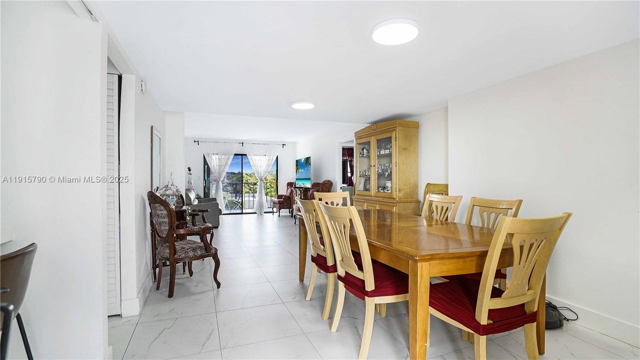 Active With Contract: $439,000 (2 beds, 2 baths, 1051 Square Feet)