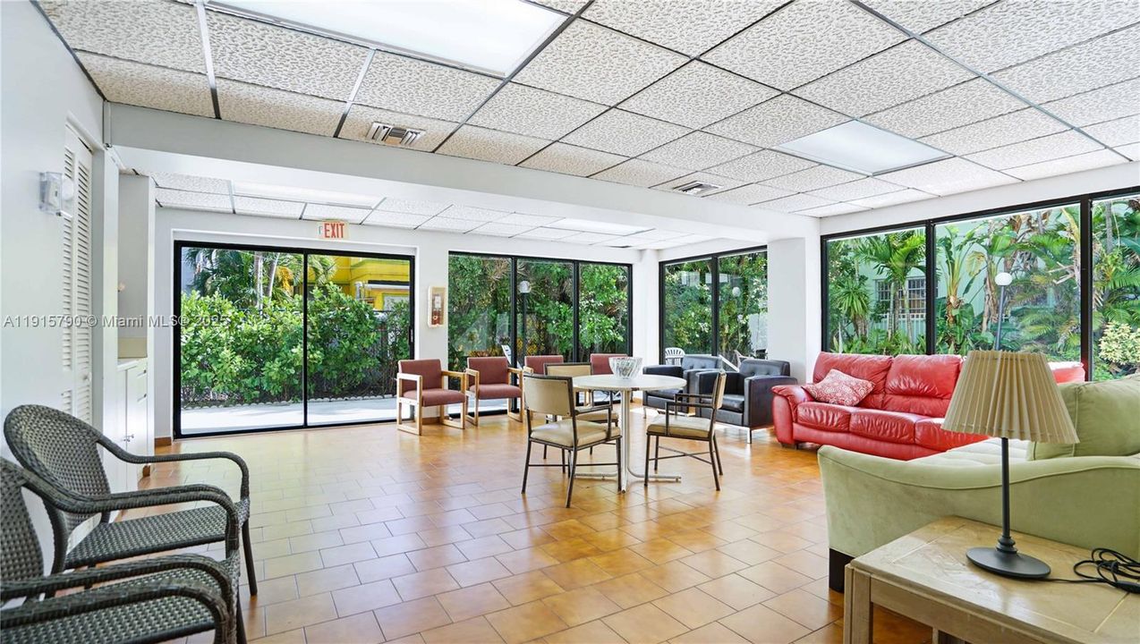 Active With Contract: $439,000 (2 beds, 2 baths, 1051 Square Feet)