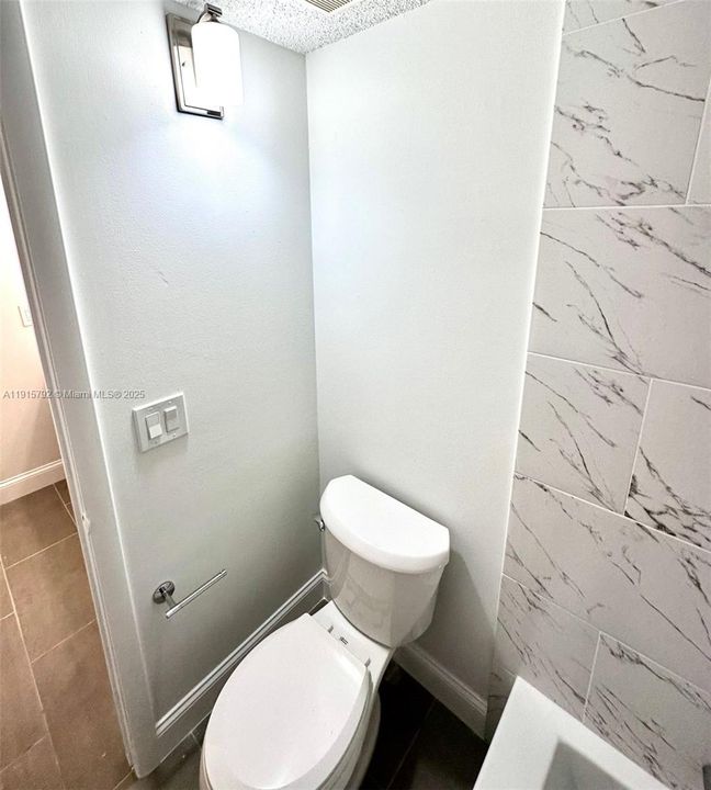 For Sale: $199,900 (2 beds, 1 baths, 800 Square Feet)