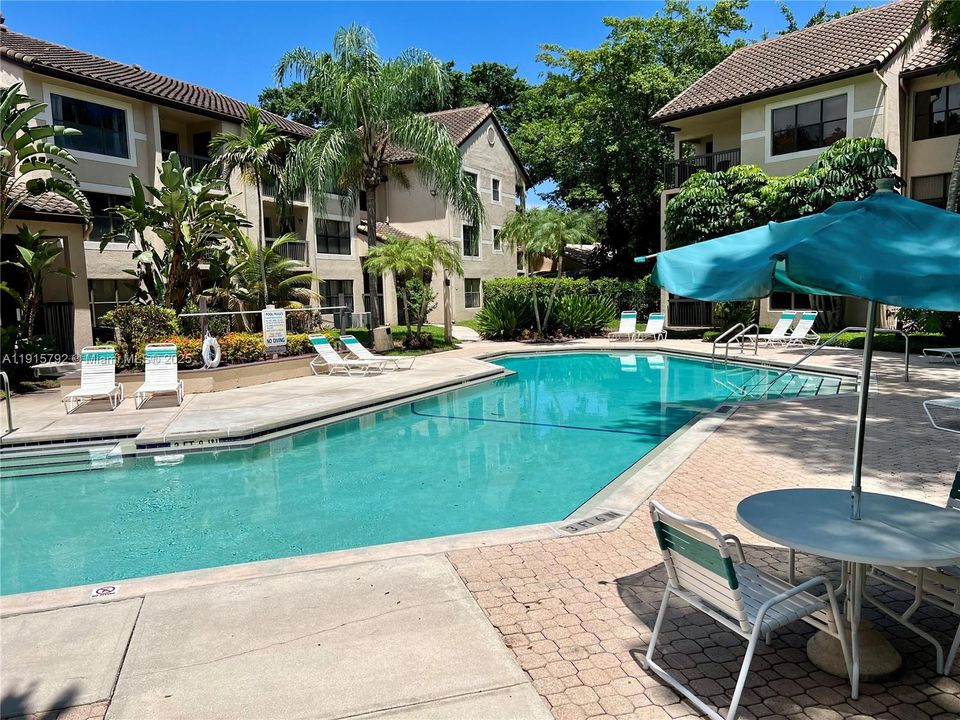 For Sale: $199,900 (2 beds, 1 baths, 800 Square Feet)