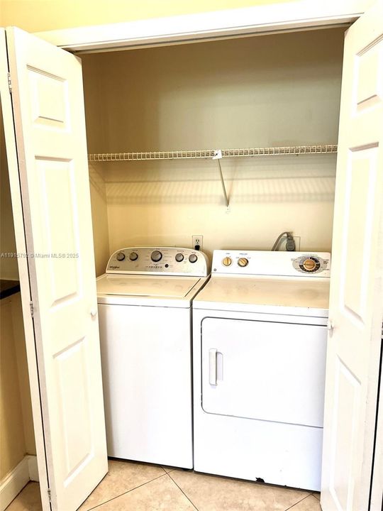 For Sale: $199,900 (2 beds, 1 baths, 800 Square Feet)