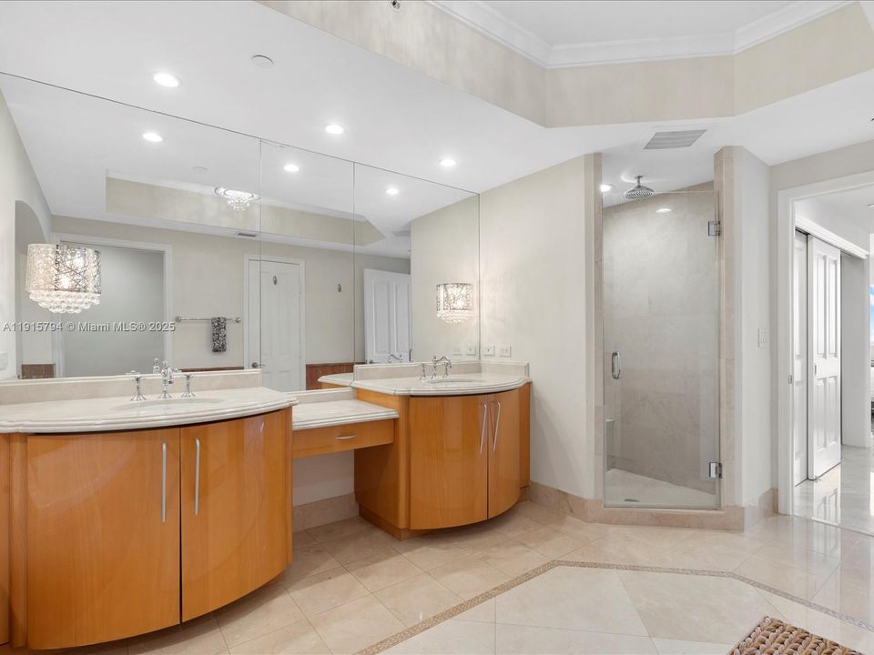 For Sale: $3,375,000 (3 beds, 3 baths, 2214 Square Feet)