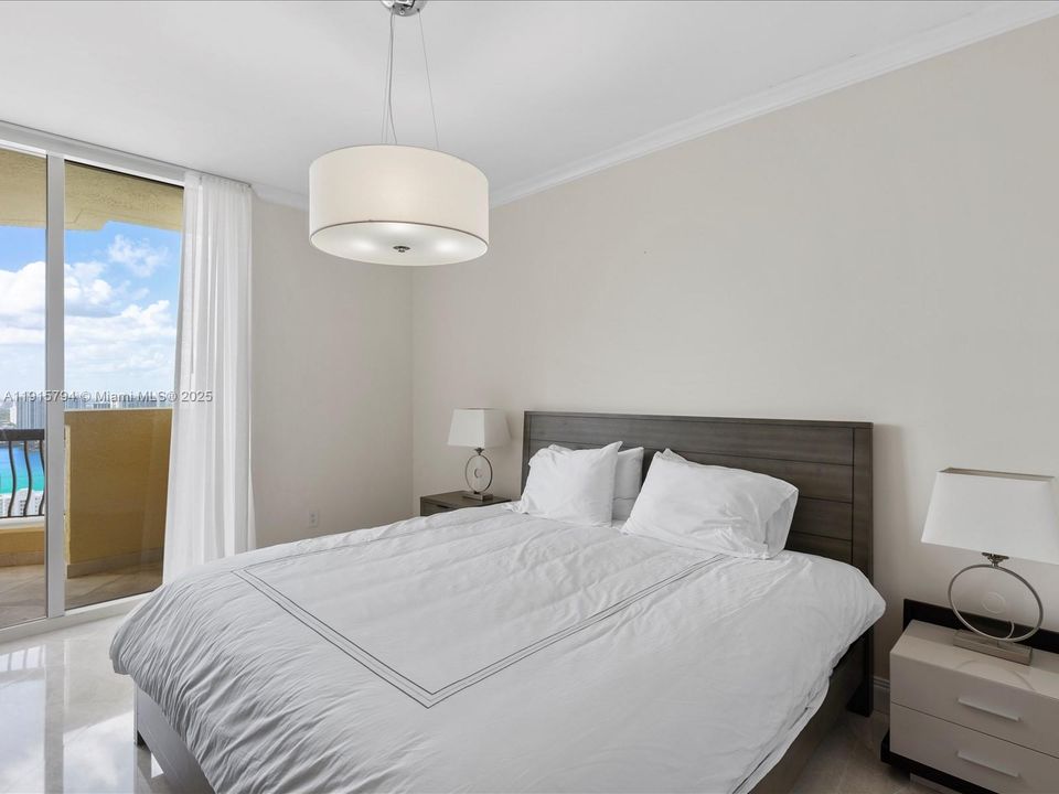 For Sale: $3,375,000 (3 beds, 3 baths, 2214 Square Feet)