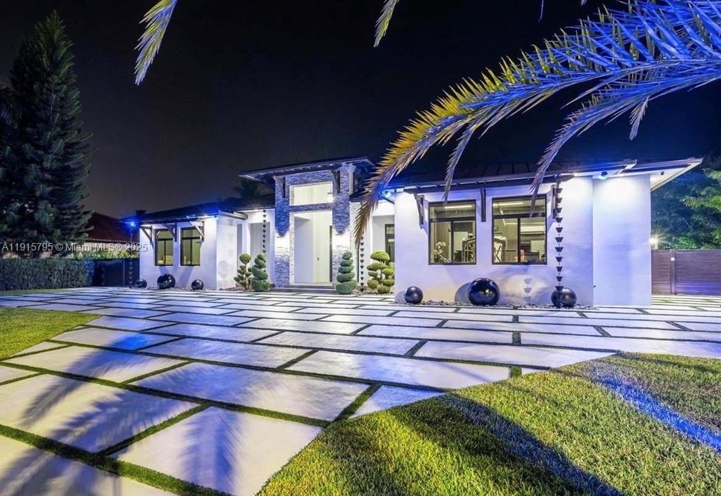 En Renta: $26,500 (6 camas, 6 baños, 4606 Pies cuadrados)